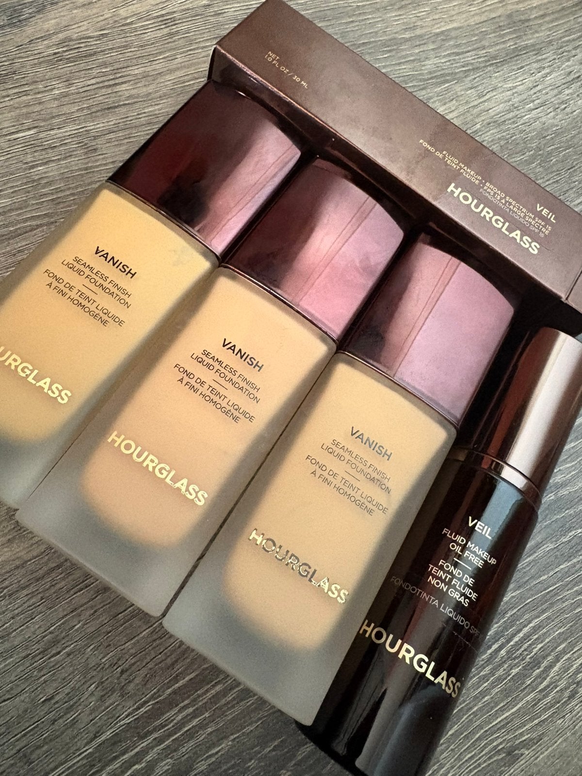 HOURGLASS foundations! ZGAN! charlotte tilbury dior huda, Sieraden, Tassen en Uiterlijk, Uiterlijk | Cosmetica en Make-up, Ophalen of Verzenden