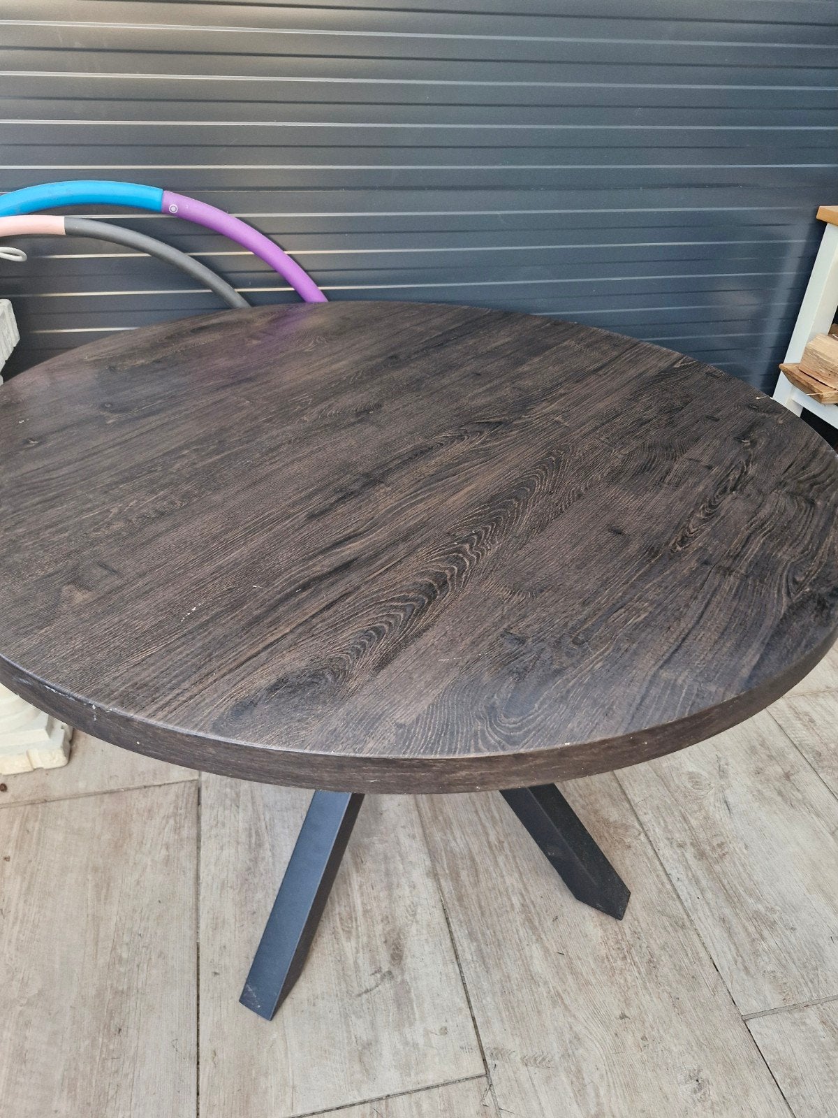 gebruik Ronde eettafel met metalen onderstel, Huis en Inrichting, Gebruikt, Rond, Modern industrieel, Vier personen