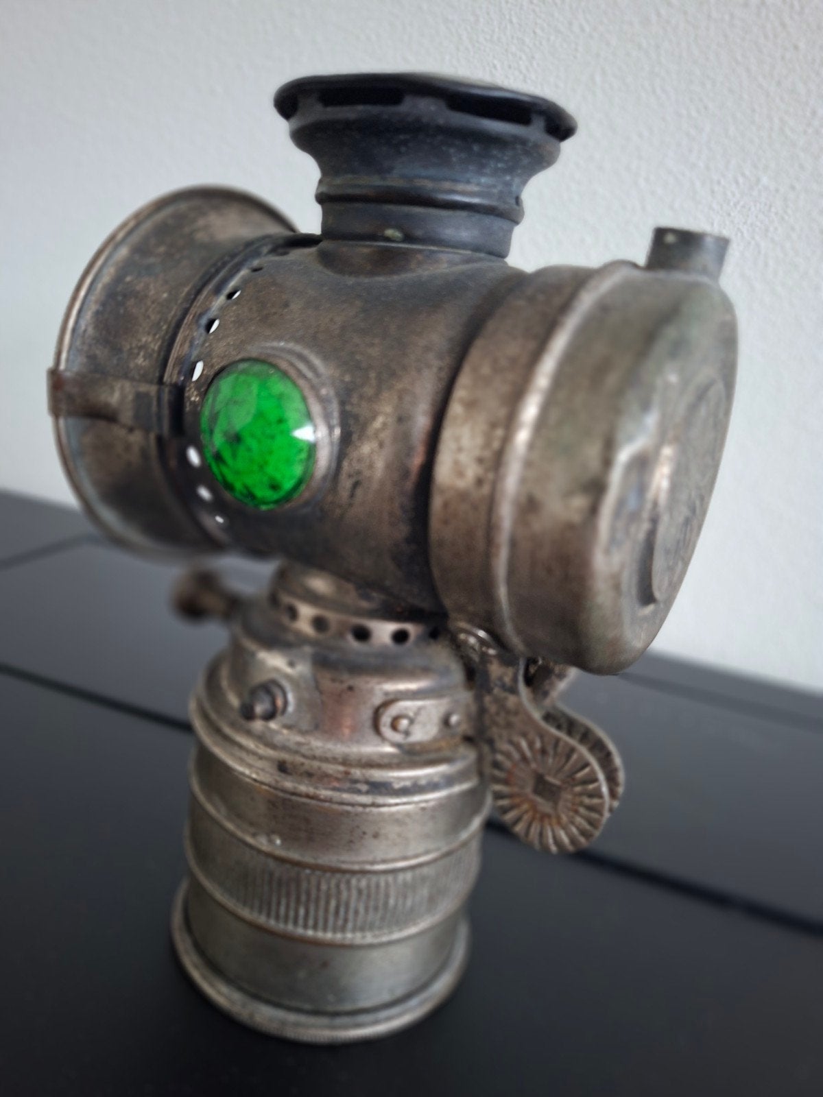 Antieke fietslamp met rode en groene edelstenen, Ophalen of Verzenden