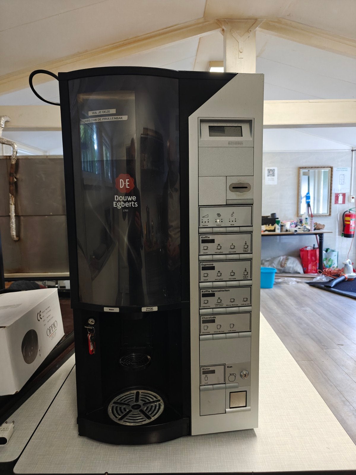 Douwe Egberts Koffiemachine - 1 werkend, 1 voor onderdelen, Ophalen of Verzenden, Gebruikt, Koffiemachine, Koffiebonen