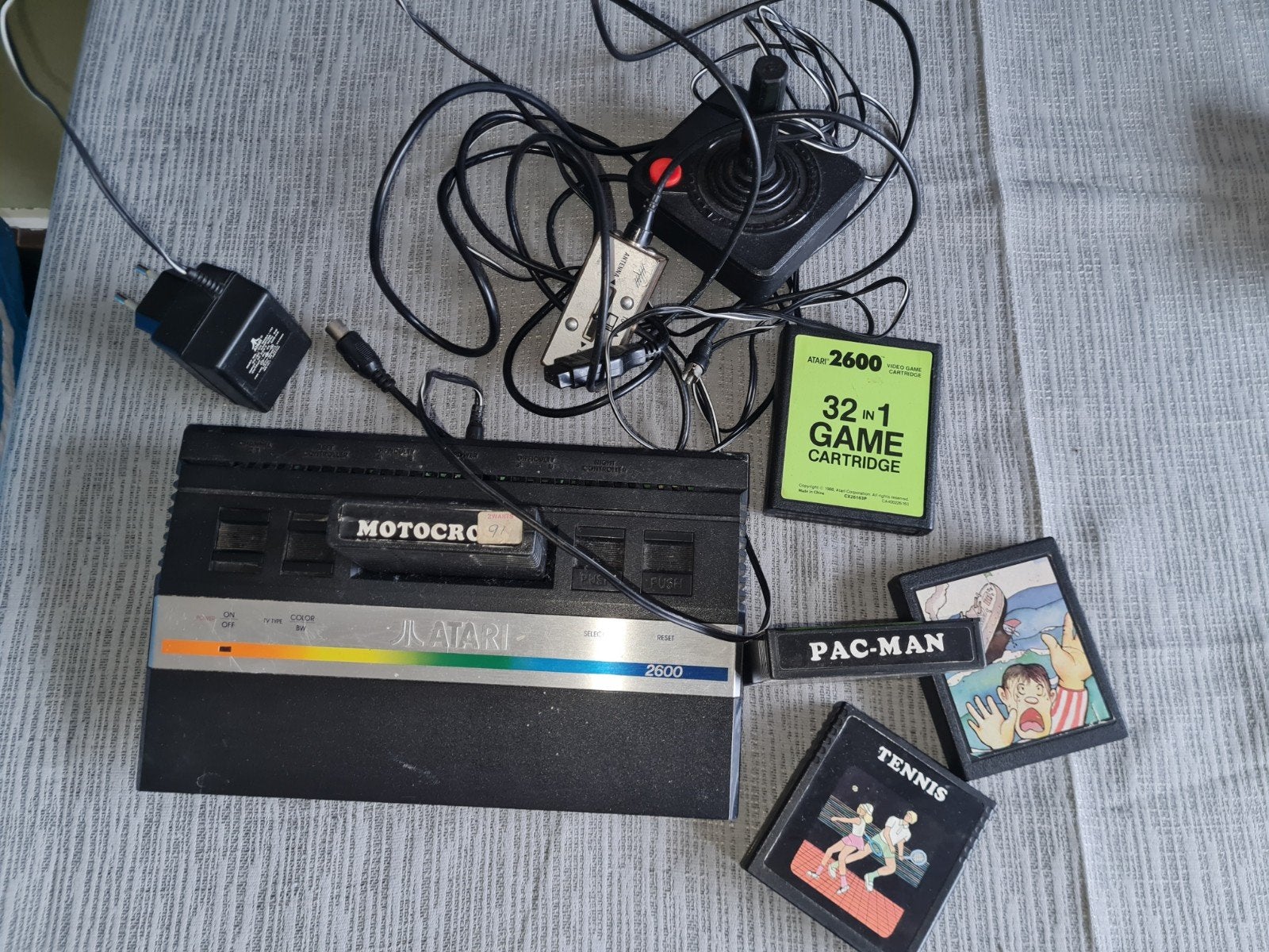 atari 2600 met spellen, Spelcomputers en Games, Spelcomputers | Atari, Met games, Ophalen of Verzenden, Zo goed als nieuw, Met 1 controller
