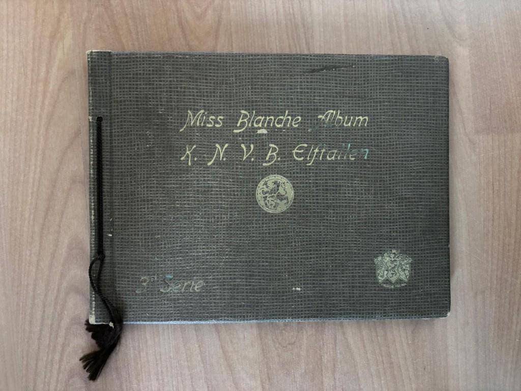 Miss Blanche Album KNVB Elftallen 3e Serie, Ophalen of Verzenden, Zo goed als nieuw, Overige binnenlandse clubs, Boek of Tijdschrift