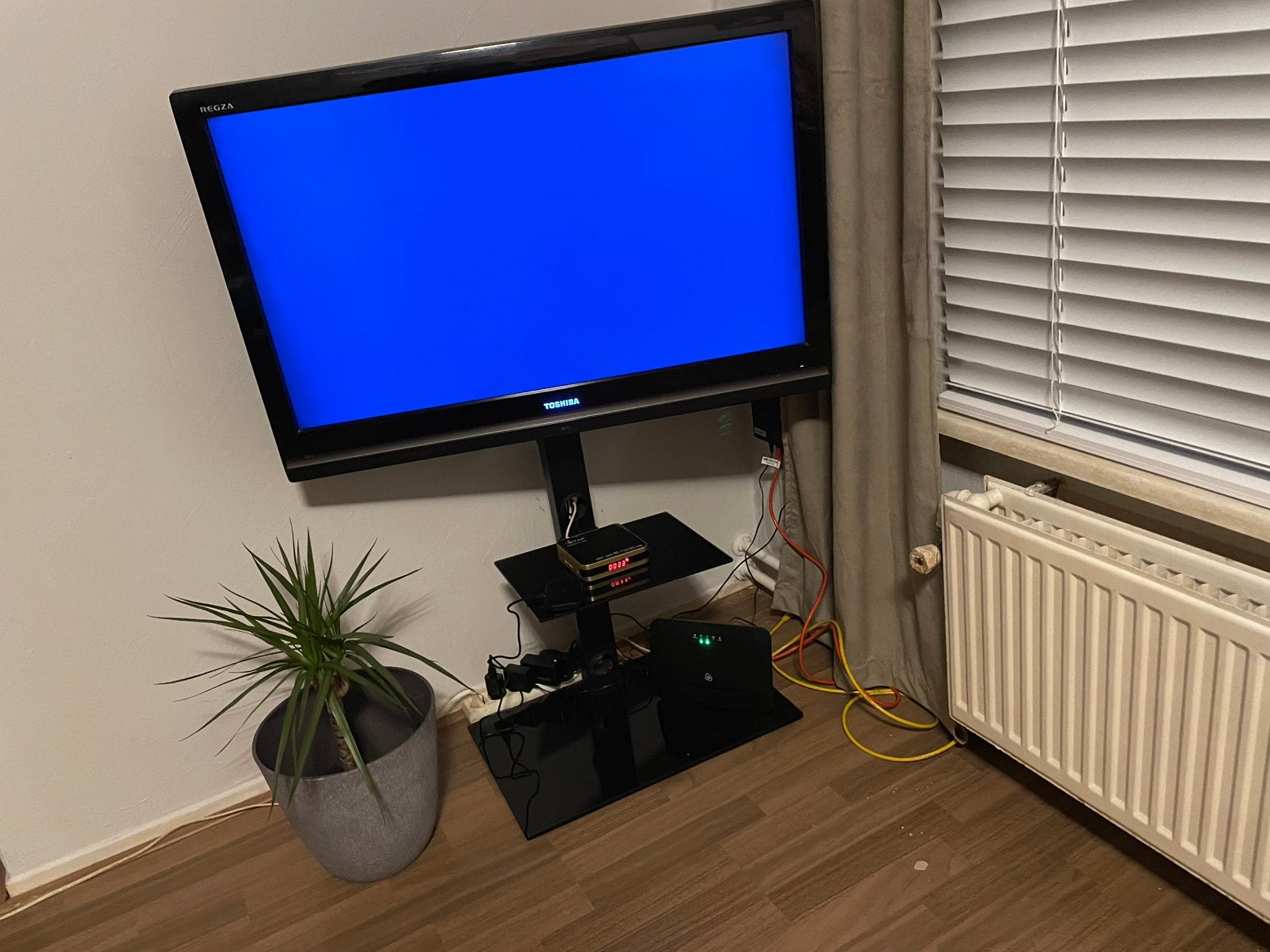 Te koop televisie toshiba in goede staat, Huizen en Kamers, Kamers te huur