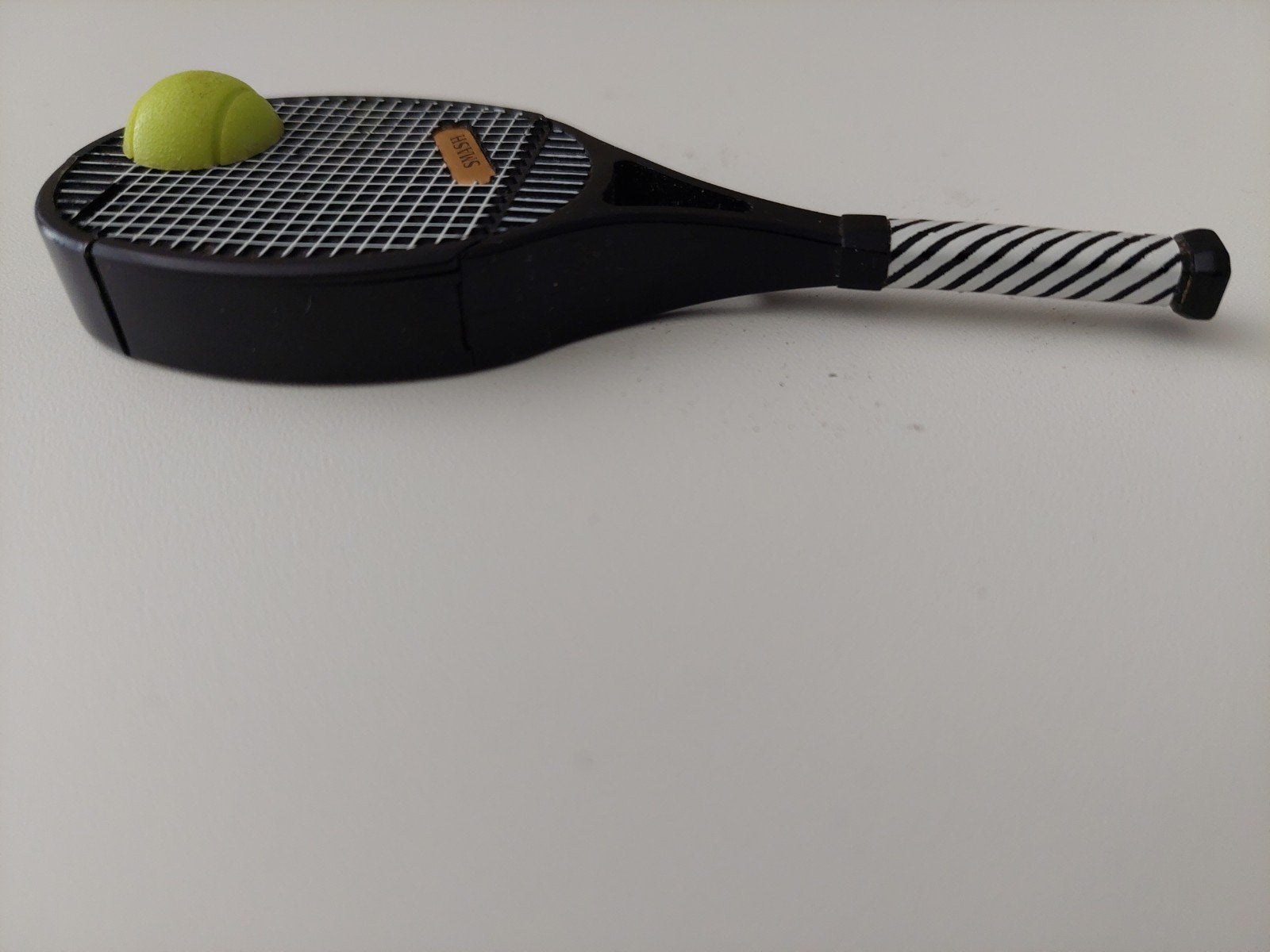 Aansteker in de vorm van tennisracket. Leuk hebbedingetje, Verzamelen, Ophalen of Verzenden, Gebruikt, Aansteker