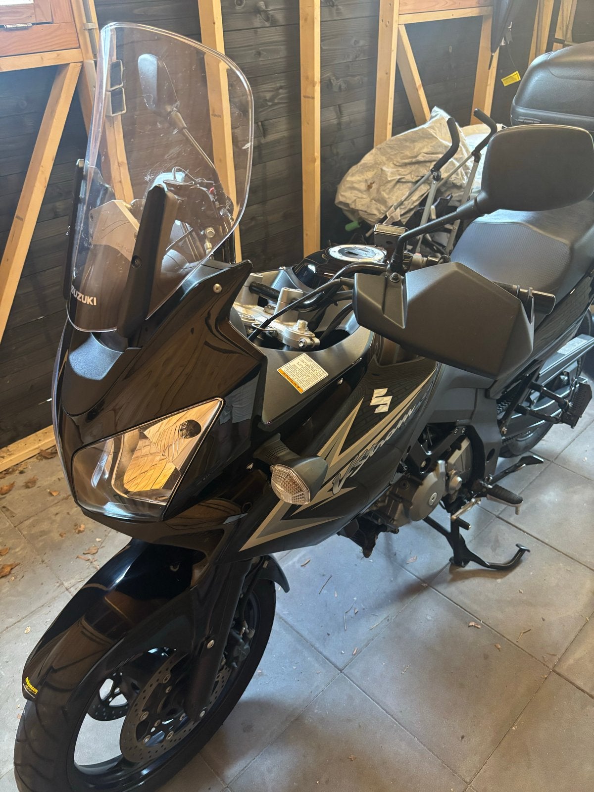 Suzuki V-Strom DL650 2011 - met Topkoffer en Navigatie, Handvatverwarming, 2 cilinders, Motorrijbewijs A, Gebruikt