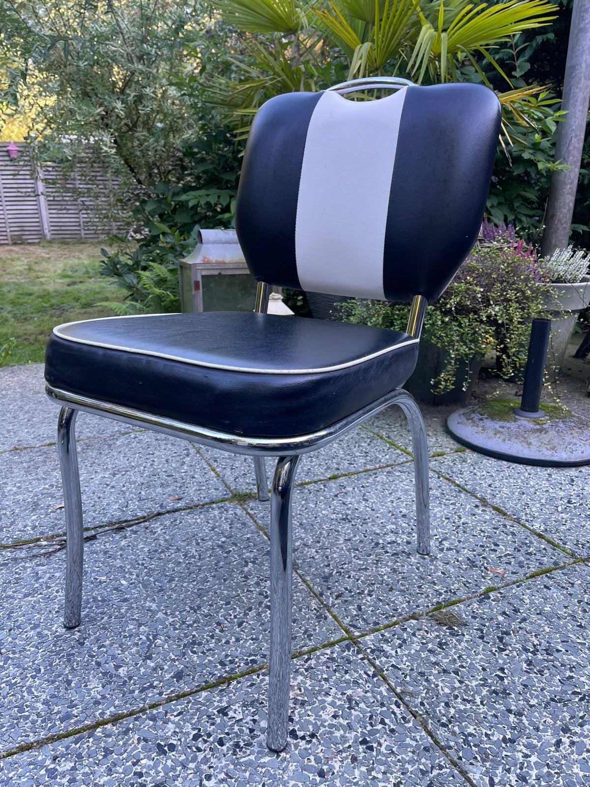 Retro vintage stoel zwart-wit met chromen metalen onderstel, Ophalen, Gebruikt, Zwart, Eén