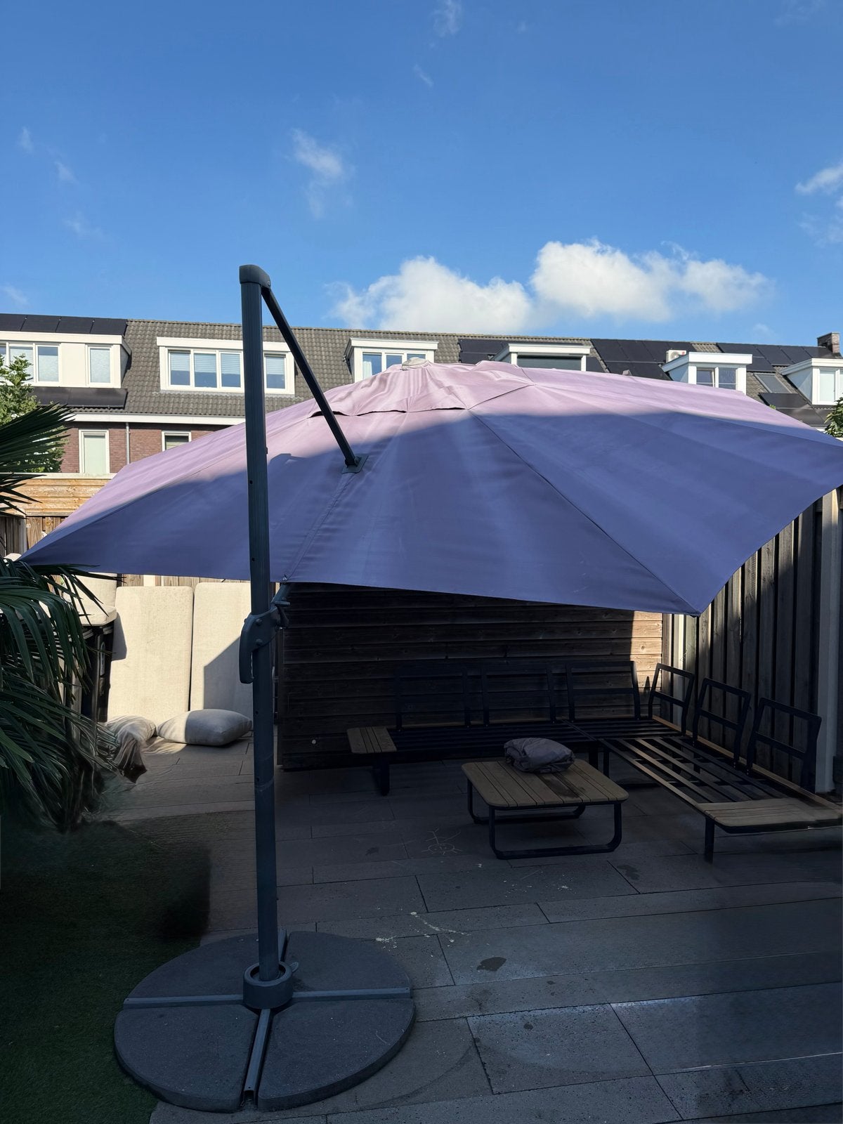 Grote zweefparasol (incl. Tegels)