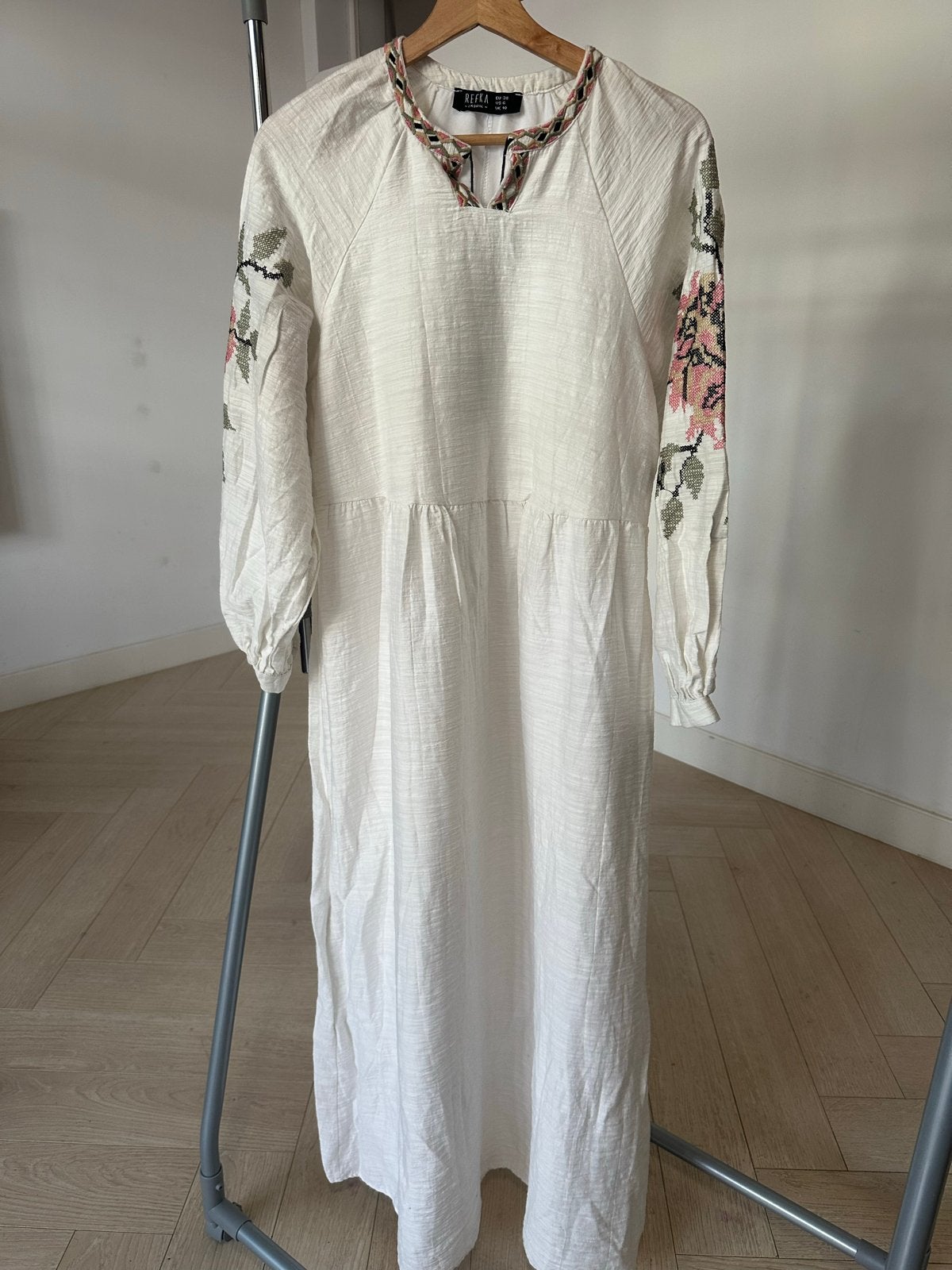 Witte maxi-jurk met geborduurde details, Kleding | Dames, Maat 38/40 (M), Wit, Ophalen of Verzenden, Zo goed als nieuw