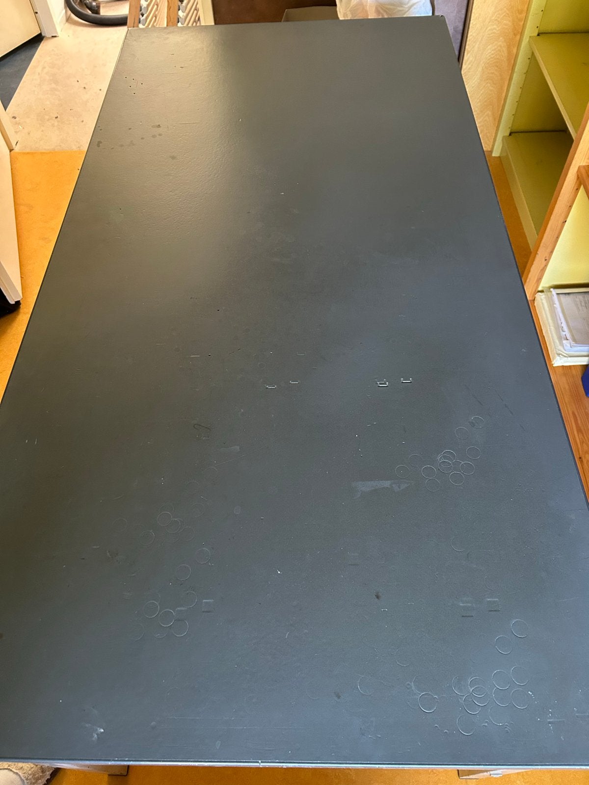 (Kantoor)tafel met metalen onderstel, Gebruikt, Vier personen, Rechthoekig, 50 tot 100 cm