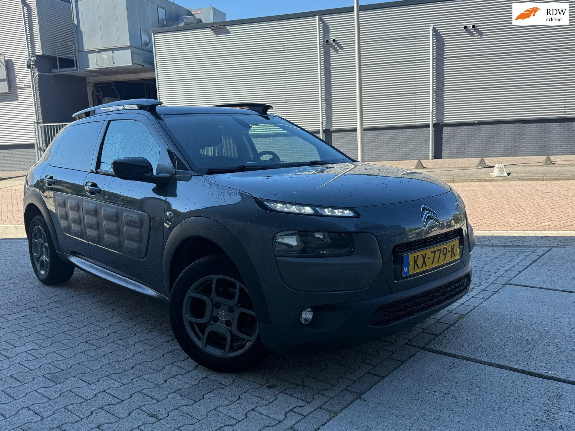 Citroen C4 Cactus 1.2 PureTech Shine Camera Clima NAVI Volle, Voorwielaandrijving, Dealer onderhouden, 1199 cc, 82 pk