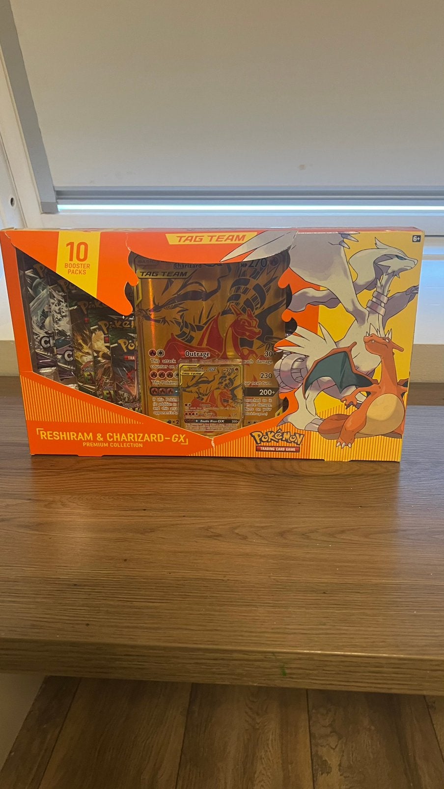 Charizard & Reshiram GX Box (US Edition), Ophalen of Verzenden, Zo goed als nieuw