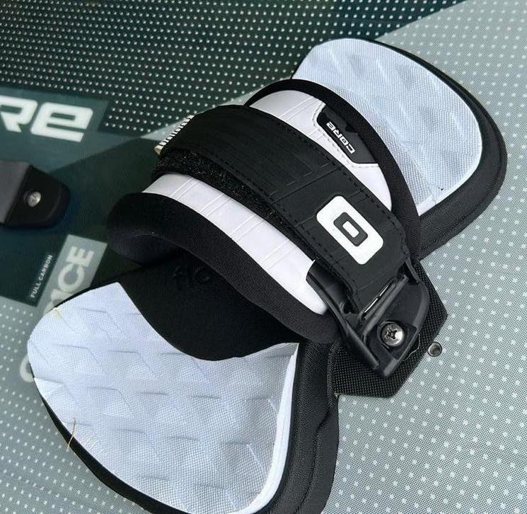Core pads & straps, Watersport en Boten, Twintip, Ophalen of Verzenden, Zo goed als nieuw, 4 m² of minder