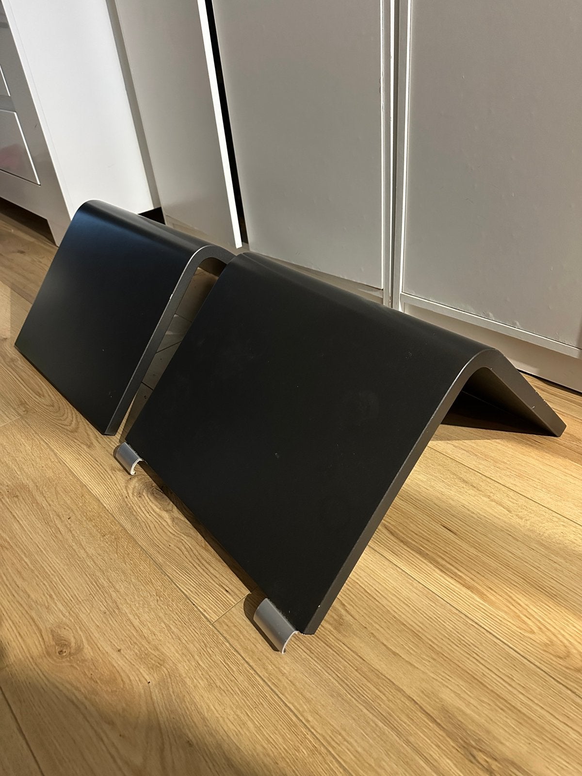 2 tafels voor bed Auping Auronde, Minder dan 45 cm, Ophalen of Verzenden, Zo goed als nieuw, Minder dan 55 cm