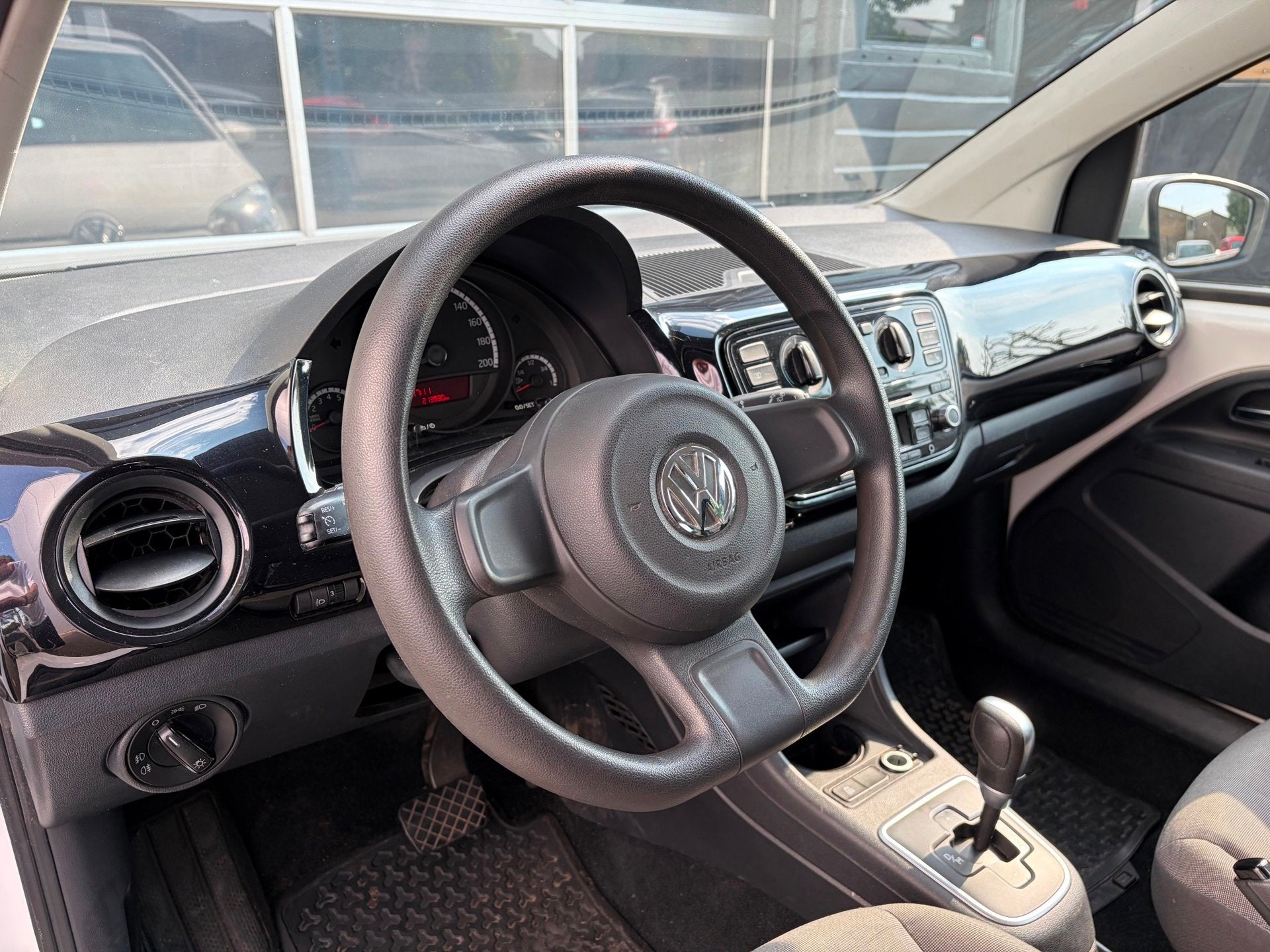 Foto 21 van Volkswagen Up! 1.0 high up! automaat airco/cruise