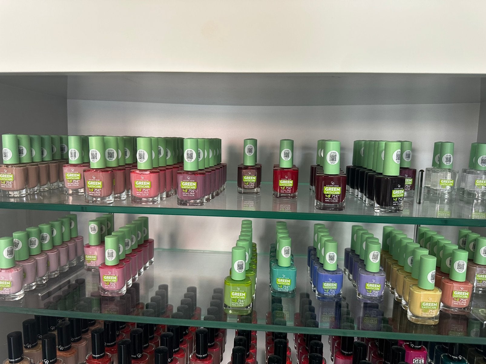 Partij 2.300 vegan nagellakken + topcoats – handelspartij, Ophalen of Verzenden, Nieuw, Handen en Nagels, Make-up