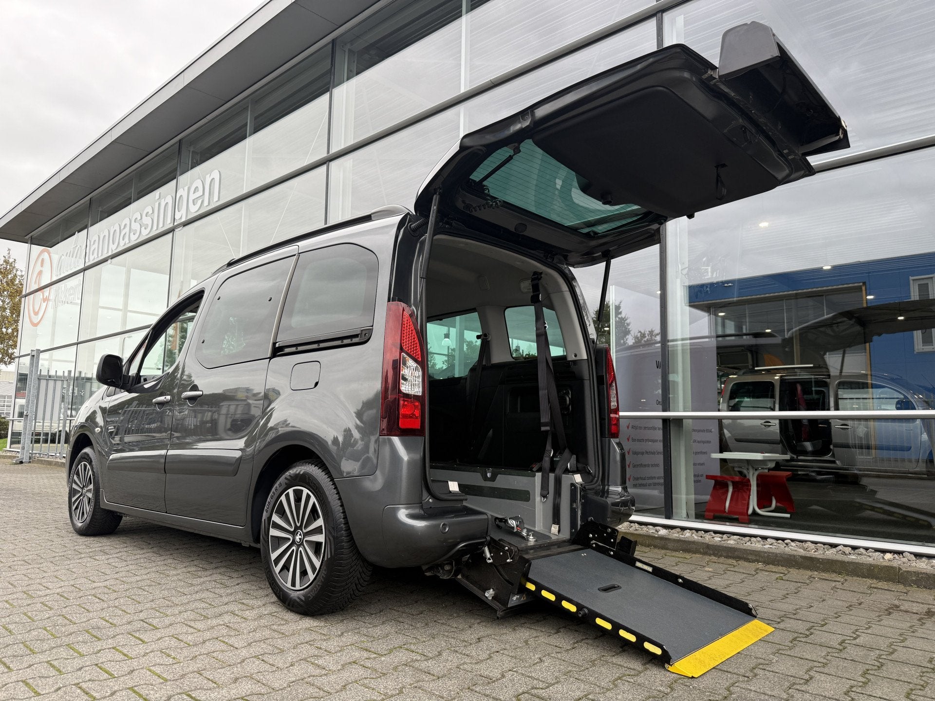 Peugeot Partner Tepee 4+1 Rolstoelauto 1.6 BlueHDi Active (Z, Auto's, Voorwielaandrijving, Gebruikt, Euro 6, LED verlichting