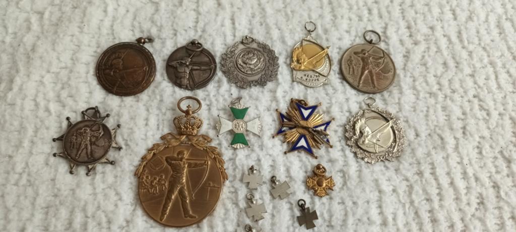 Verzameling messing medailles en kruizen jaren '20, Ophalen of Verzenden