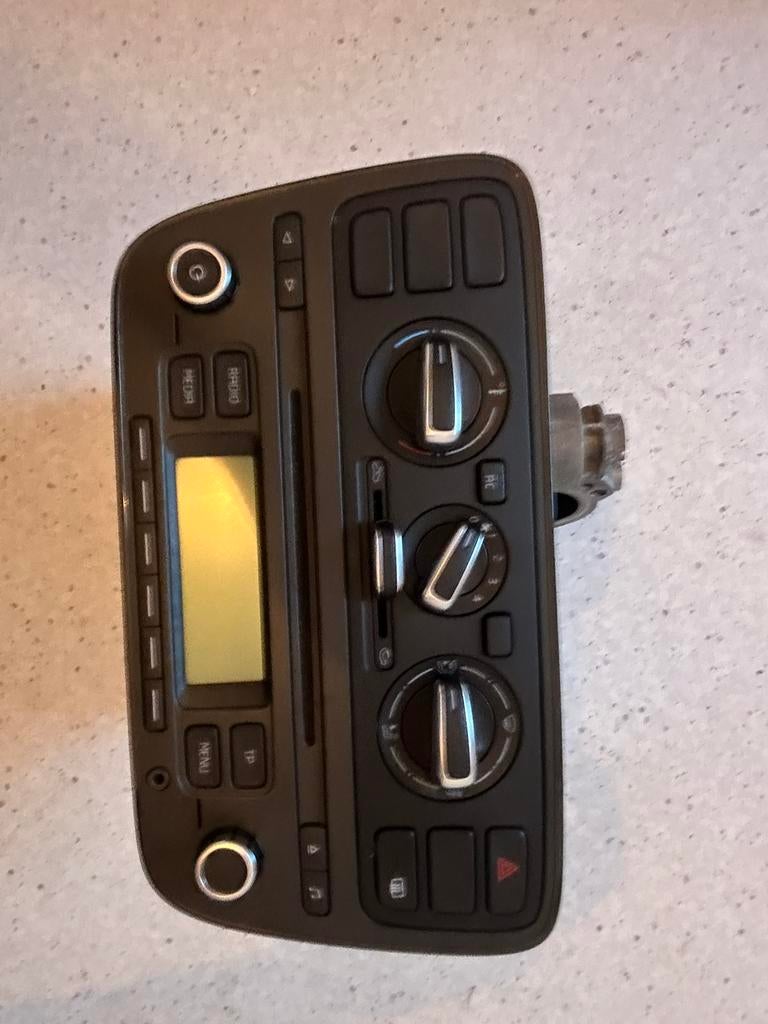 Sloda citigo.  Radio unit compleet, Auto diversen, Autoradio's, Ophalen of Verzenden, Zo goed als nieuw