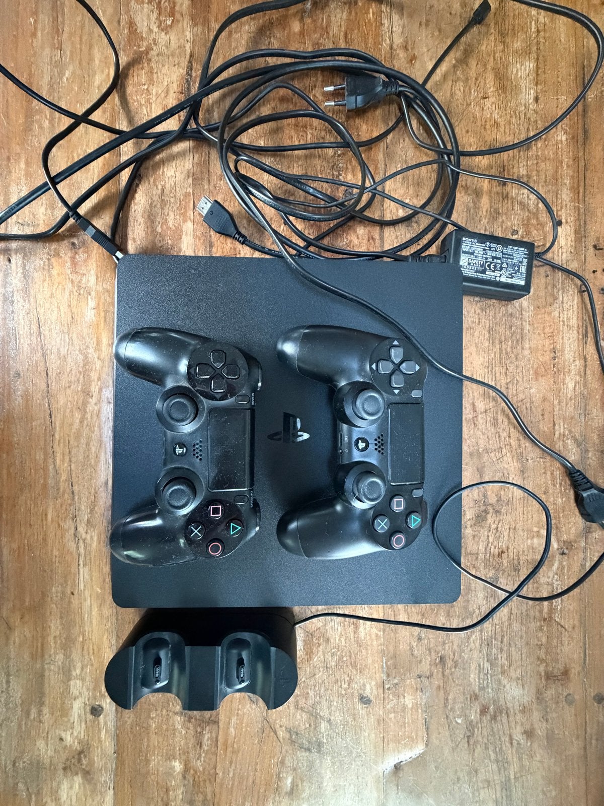 PS4 Slim met 2 controllers en oplaadstation, Ophalen, Met 2 controllers, Slim, 500 GB