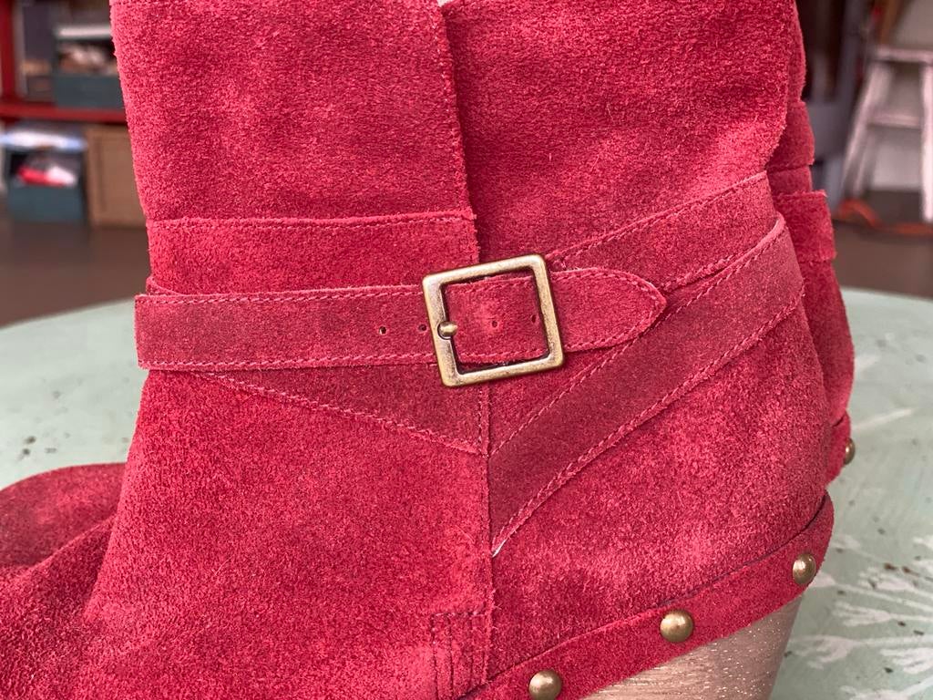 Bertie Klomplaarsjes - Rood Suède, Kleding | Dames, Schoenen, Ophalen of Verzenden, Gedragen, Rood, Lage of Enkellaarzen