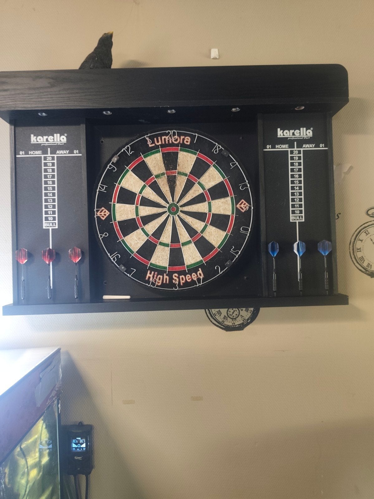Karella Dartbord met verlichting en scoreborden, Ophalen