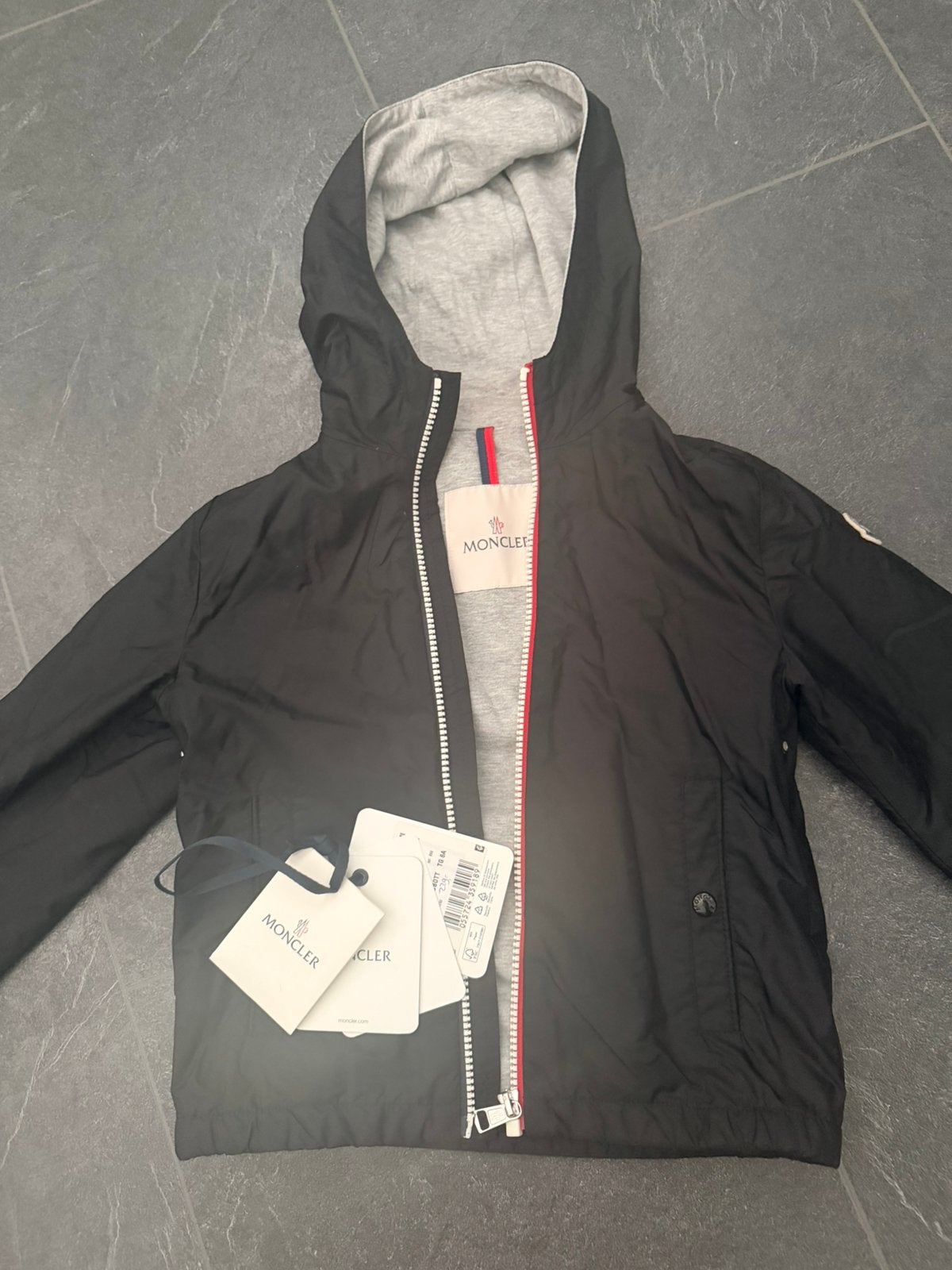 Originele Moncler zomerjas maat 6, Ophalen, Zo goed als nieuw, Jongen of Meisje, Jas