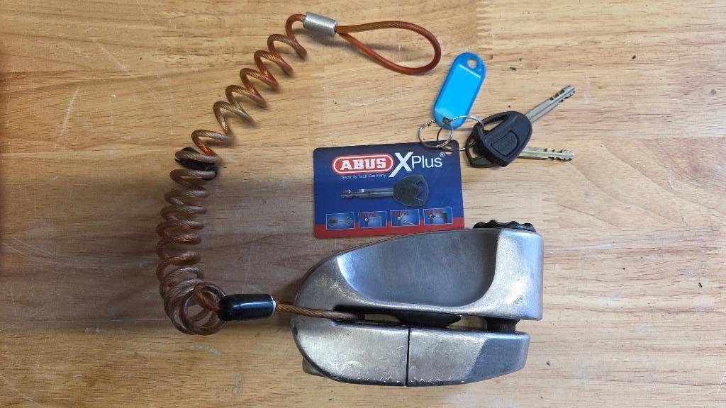 Abus schijfremslot (art 4) X-Plus 8000 met alarm, Motoren, Accessoires | Sloten, Ophalen of Verzenden, Gebruikt