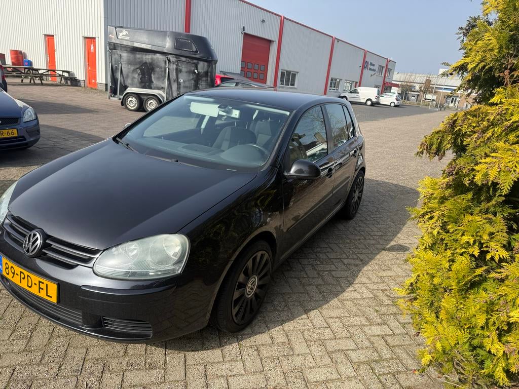 Volkswagen Golf 1.6 16V FSI 85KW 5D 2004 Zwart, Auto's, Voorwielaandrijving, 4 cilinders, 620 kg, Zwart