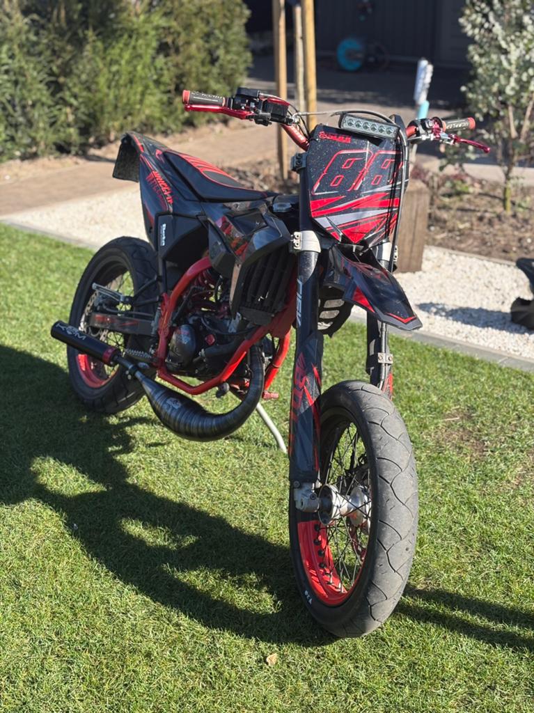 Beta rr 50 track, Fietsen en Brommers, Overige merken, 6 versnellingen, Zo goed als nieuw, 49 cc