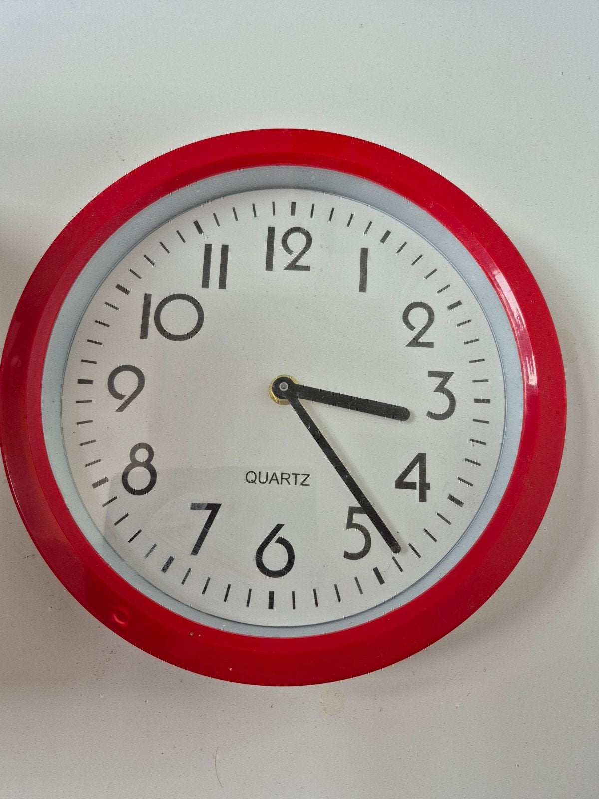 Rode wandklok - 23cm diameter - Analoog - Quartz, Ophalen, Analoog, Werkt op batterijen, Rood