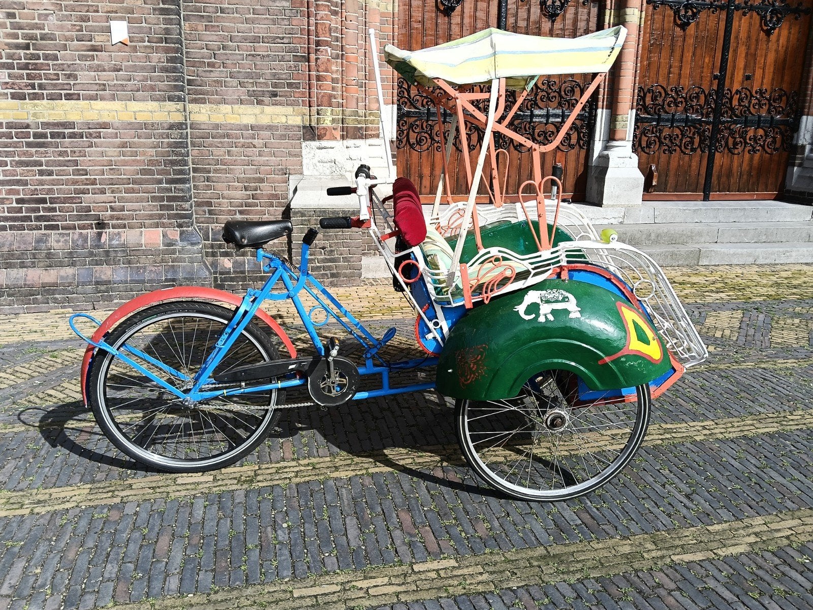 Unieke en kleurrijke fietstaxi met zonnescherm, Fietsen en Brommers, Ophalen, Gebruikt, Velgrem, Onbekend