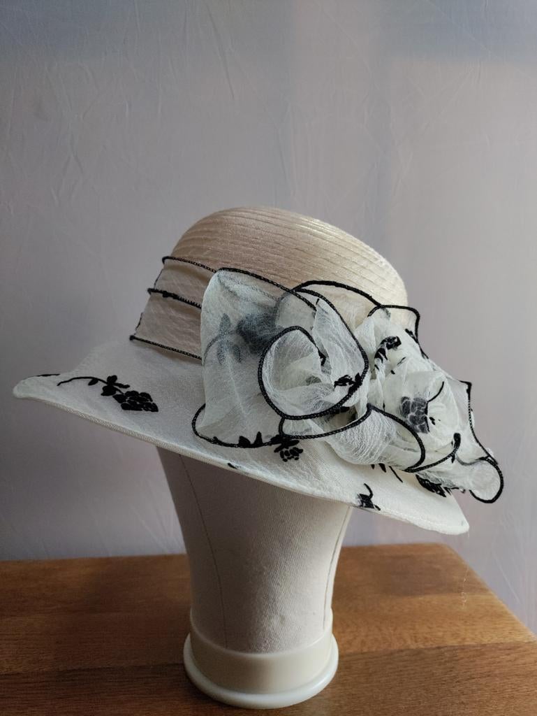 Simanay Vintage Dameshoed met Bloemmotief, Antiek en Kunst, Antiek | Kleding en Accessoires, Ophalen of Verzenden, Dames, Simanay
