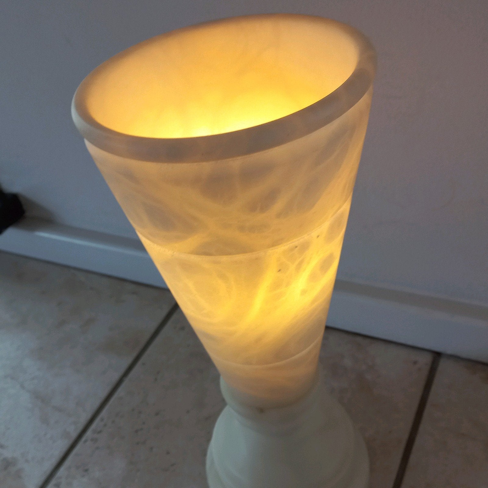 Albast tafellamp. In zeer goede staat, Huis en Inrichting, Lampen | Tafellampen, Ophalen of Verzenden