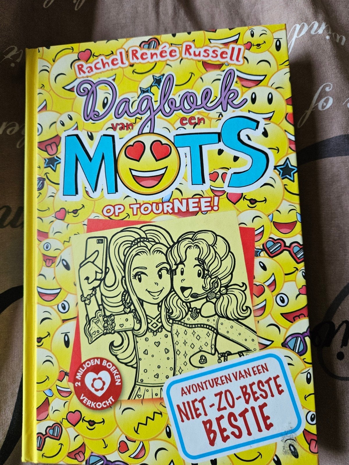 Rachel Renée Russell - Op tourNEE!, Boeken, Ophalen of Verzenden, Zo goed als nieuw, Rachel Renée Russell