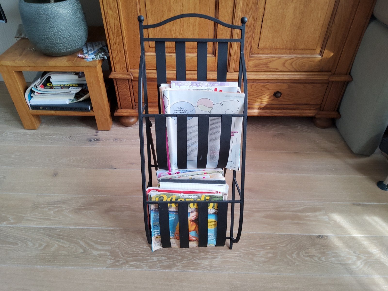 Zwart metalen tijdschriftenrek / lectuurbak, Ophalen of Verzenden, Gebruikt