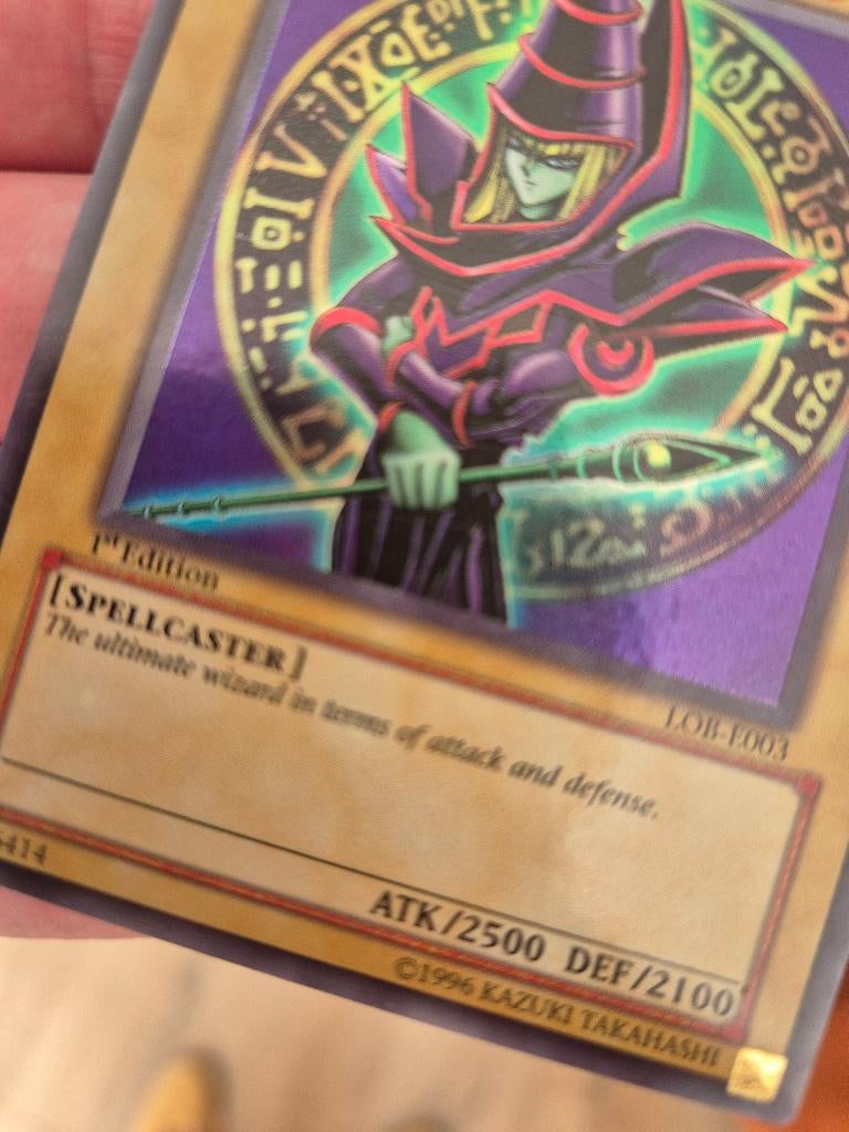 Dark Magician LOB-E003 1st Edition, Hobby en Vrije tijd, Verzamelkaartspellen | Yu-gi-Oh!, Ophalen of Verzenden, Zo goed als nieuw