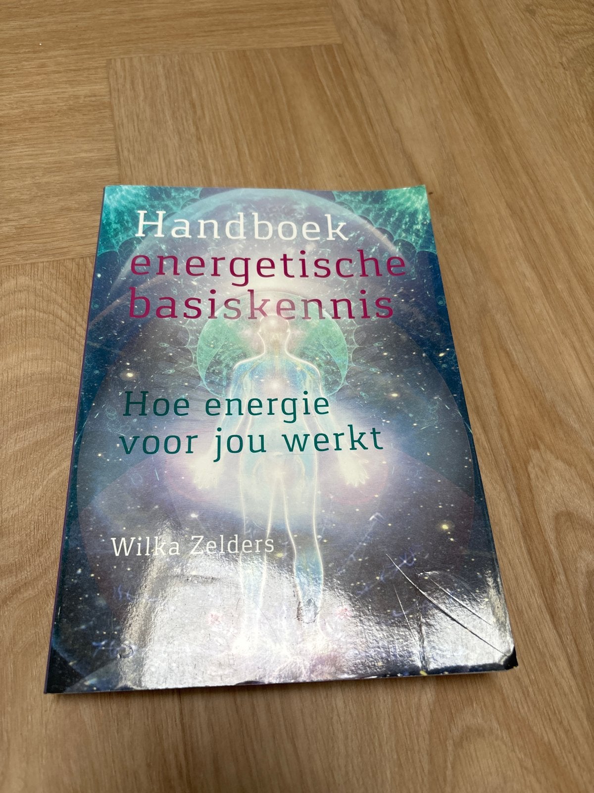 Handboek Energetische Basiskennis - Wilka Zelders, Boeken, Ophalen of Verzenden, Gelezen, Spiritualiteit algemeen, Achtergrond en Informatie