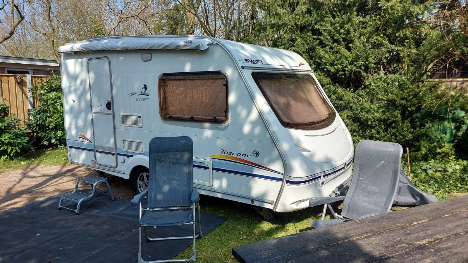 Swift toscane 390 met mover en lengte bedden, Caravans en Kamperen, 2 aparte bedden, Tot en met 2, 750 - 1000 kg, Particulier