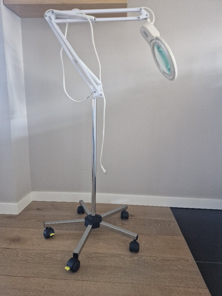 Loeplamp voor tafel of op rolstatief (incl), Hobby en Vrije tijd, Vergrootglazen, Loepen en Loeplampen, Ophalen of Verzenden, Gebruikt