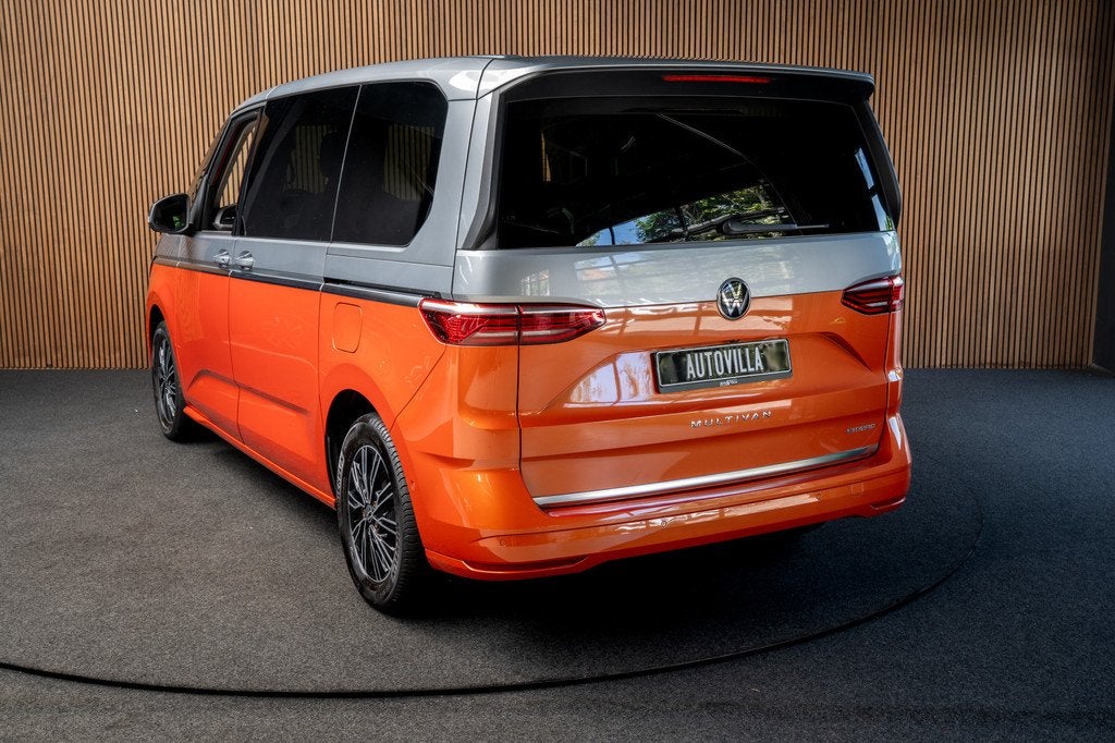 Volkswagen Multivan 1.4 eHybrid 7p Pano HUD Leer Navi Camera, Auto's, Volkswagen, Gebruikt, Euro 6, 7 stoelen, Grijs
