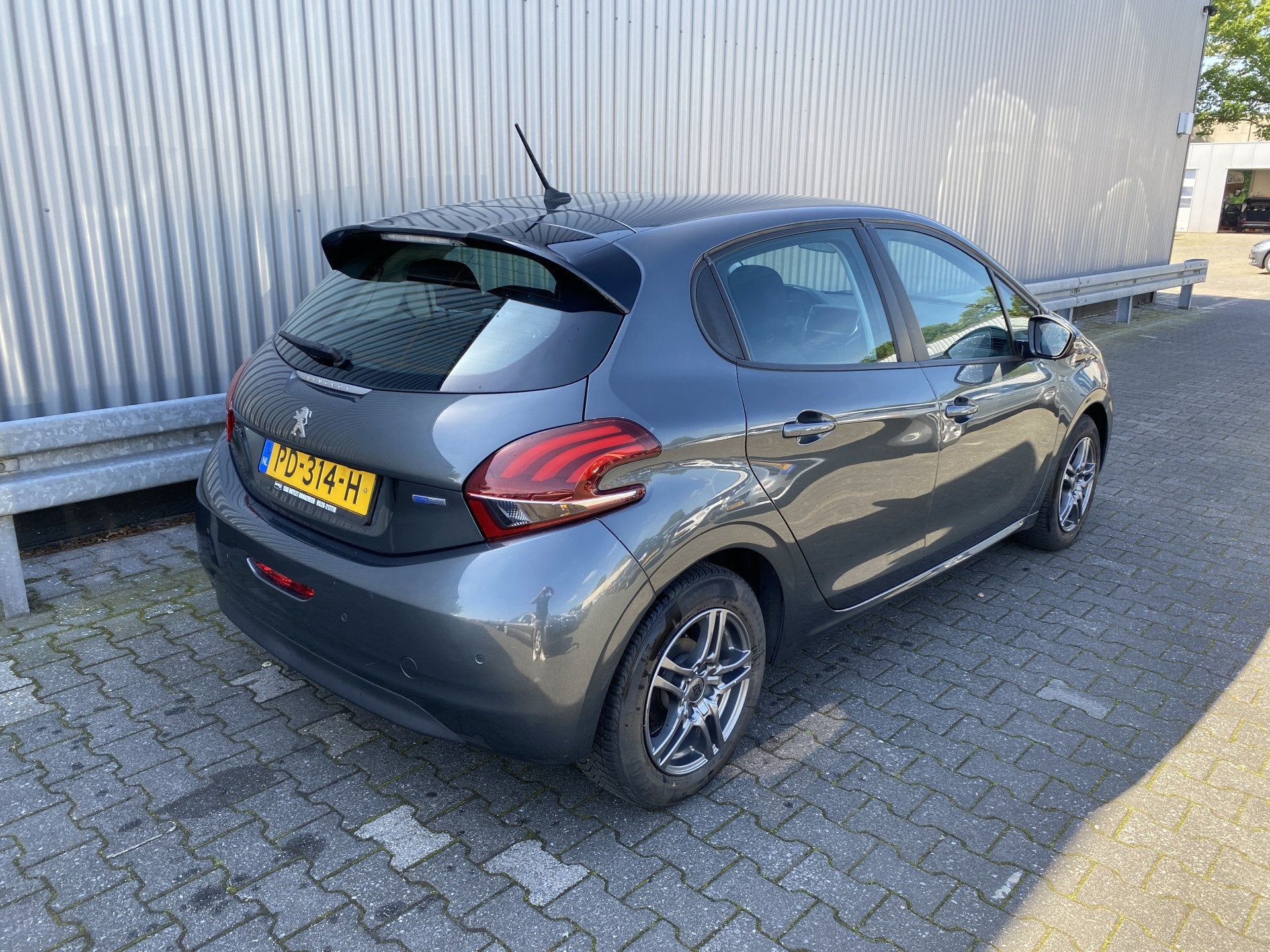 Peugeot 208 1.2 PureTech Blue Lion A/C, CC, CarPlay, Navi, P, Auto's, Voorwielaandrijving, Stof, Gebruikt, 1199 cc