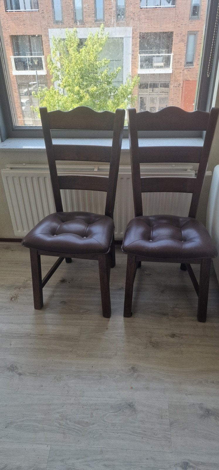 4 bruine stoelen met comfortabele zitting, Gebruikt, Twee, Bruin, Klassiek