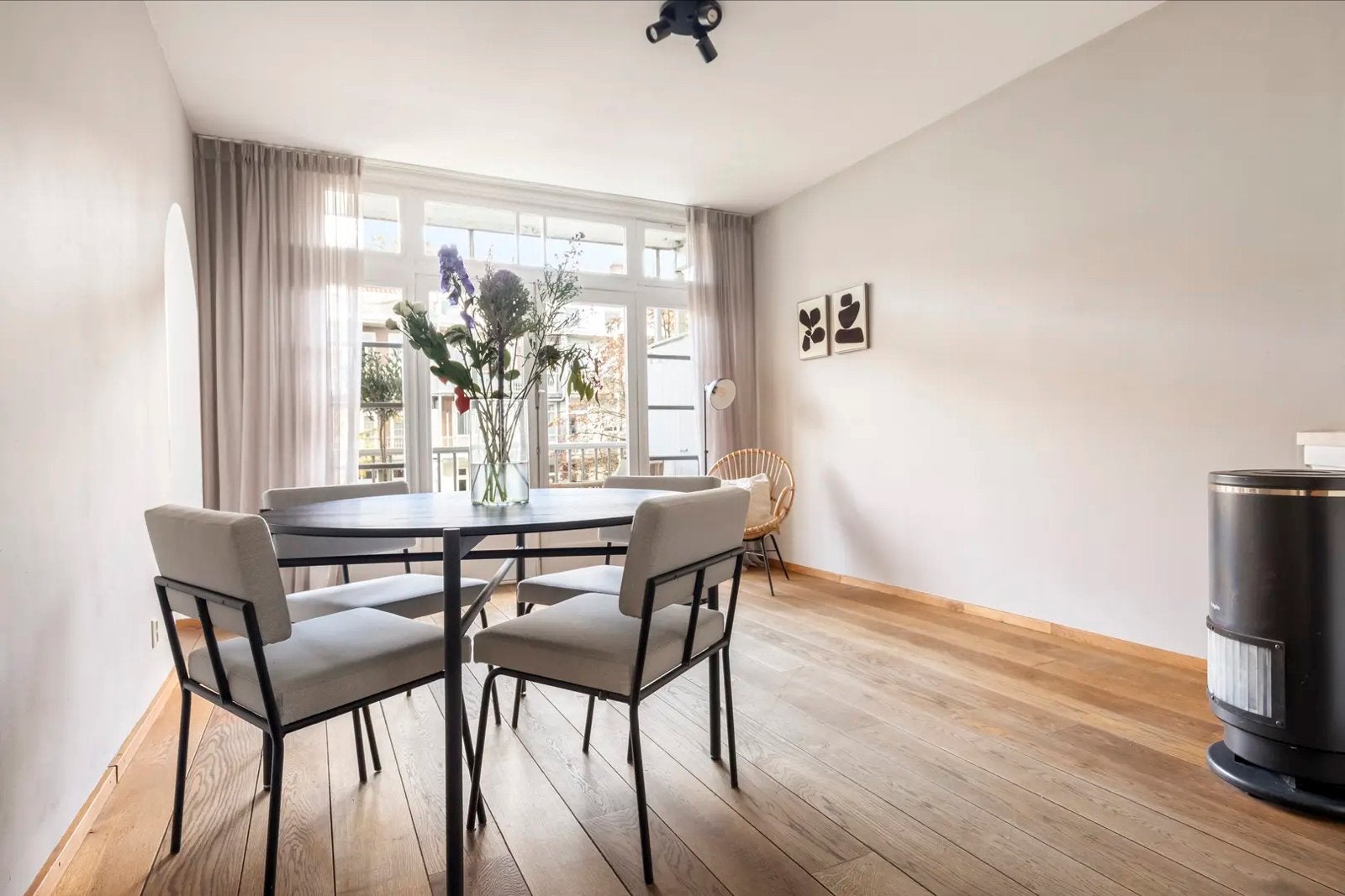 Ronde zwarte eikenhouten eettafel 120cm - Scandinavisch, Ophalen, 100 tot 150 cm, Zo goed als nieuw, Vier personen
