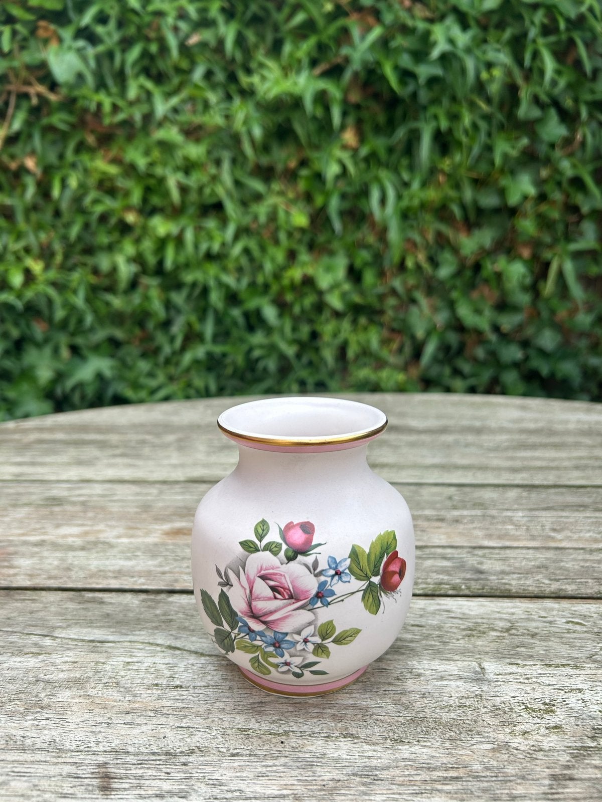 Flora Keramiek Gouda Holland Royal vaasje rozen, Antiek en Kunst, Ophalen of Verzenden