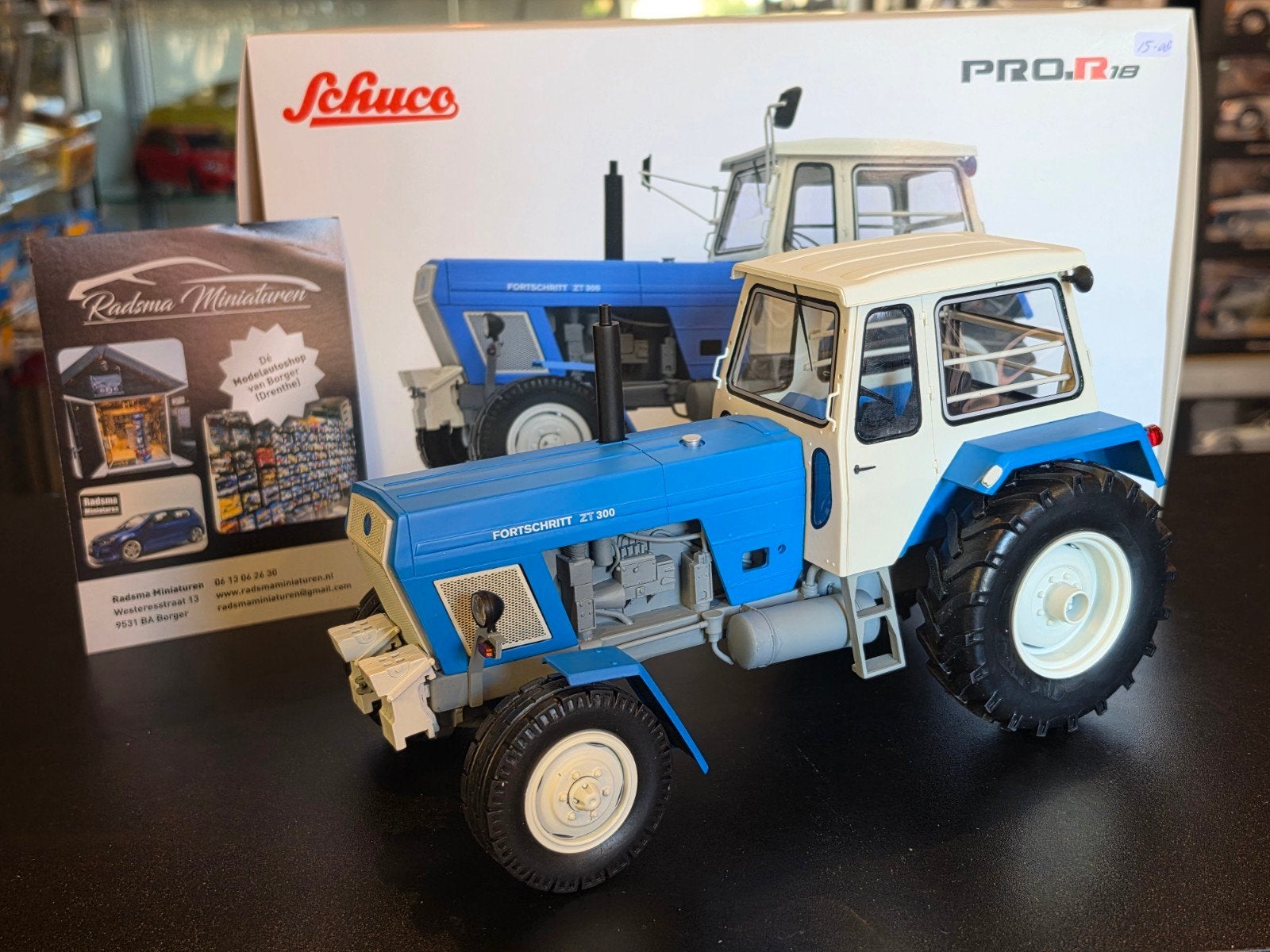 FORTSCHRITT - ZT300 Tractor 1964 - Blauw - 1:18 Schuco ProR, Hobby en Vrije tijd, Modelauto's | 1:18, Overige merken, Schuco ProR 18