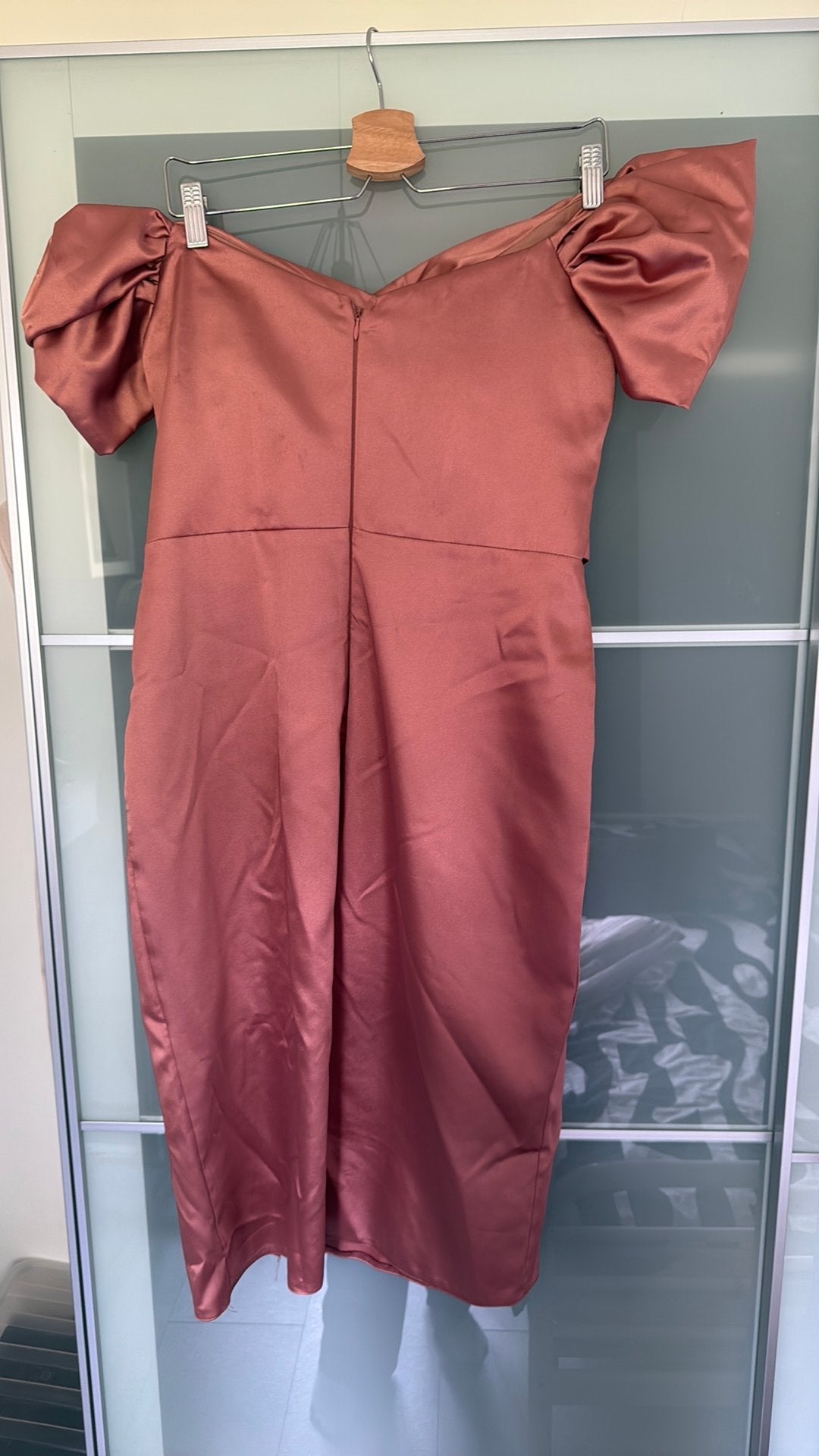Elegante roestroze / oudroze off-shoulder jurk met split -, Maat 42/44 (L), Cocktailjurk, Ophalen of Verzenden, Roze