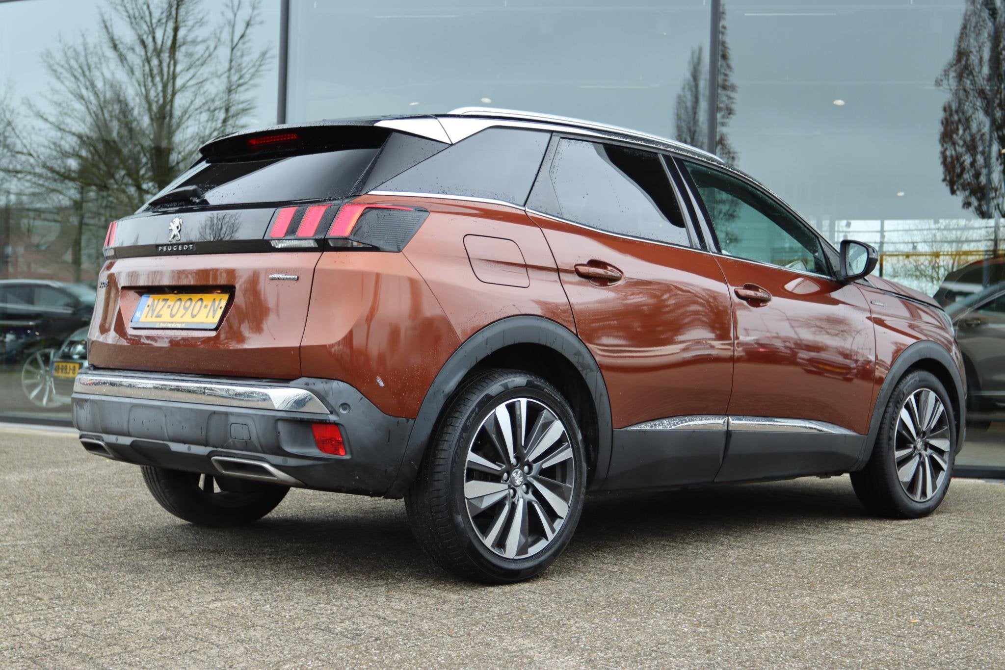 PEUGEOT 3008 1.2 PT GT LINE CARPLAY | CAMERA | KEY-LESS | DO, Auto's, Gebruikt, Euro 6, 1199 cc, Bruin