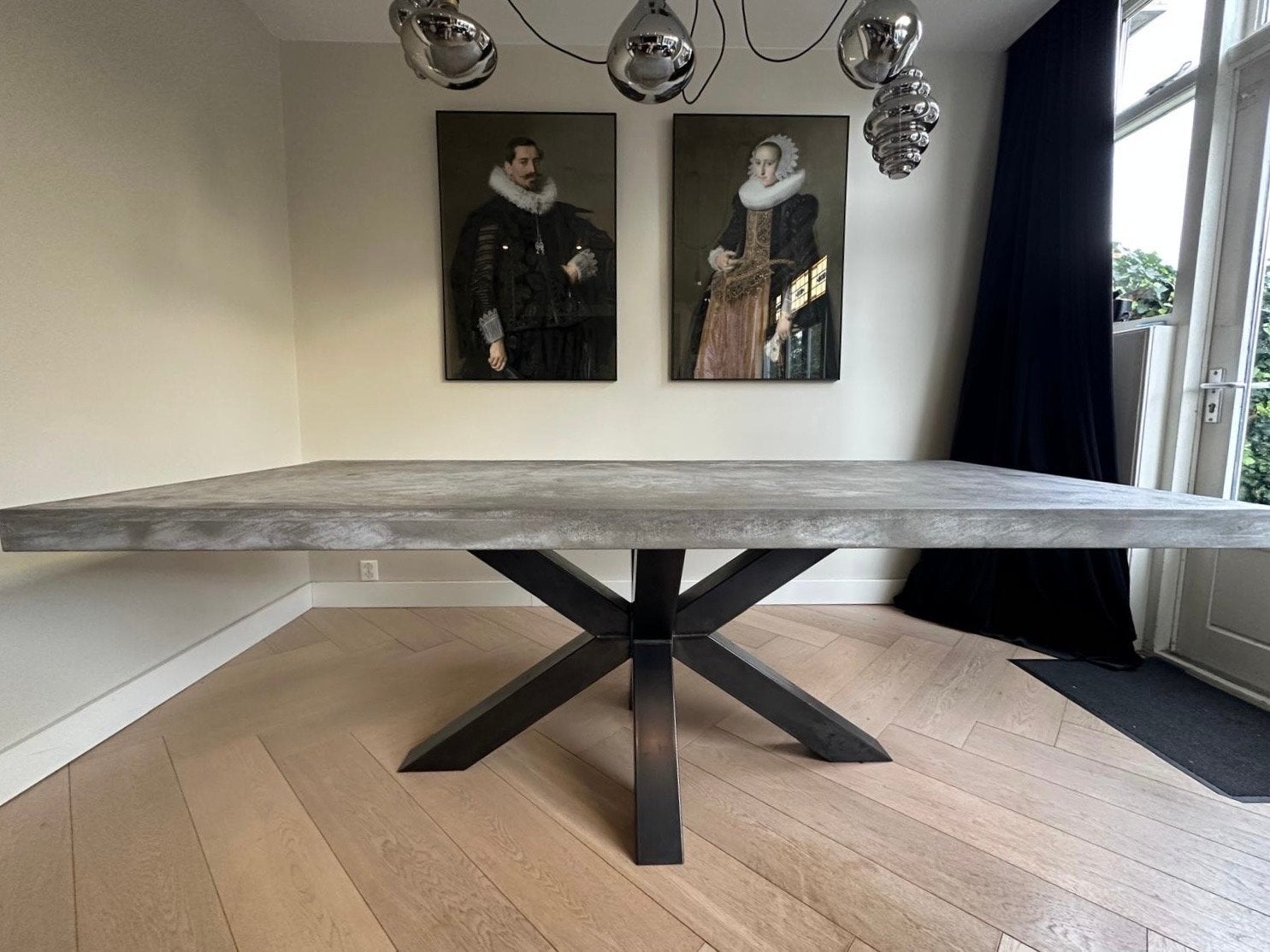 Beton cire tafel met stalen kruispoot, Huis en Inrichting, Ophalen, Gebruikt, 100 tot 150 cm, 200 cm of meer