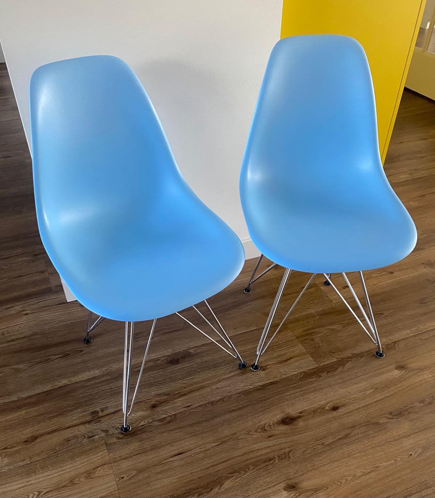 2 moderne lichtblauwe stoelen, Ophalen, Gebruikt, Wit