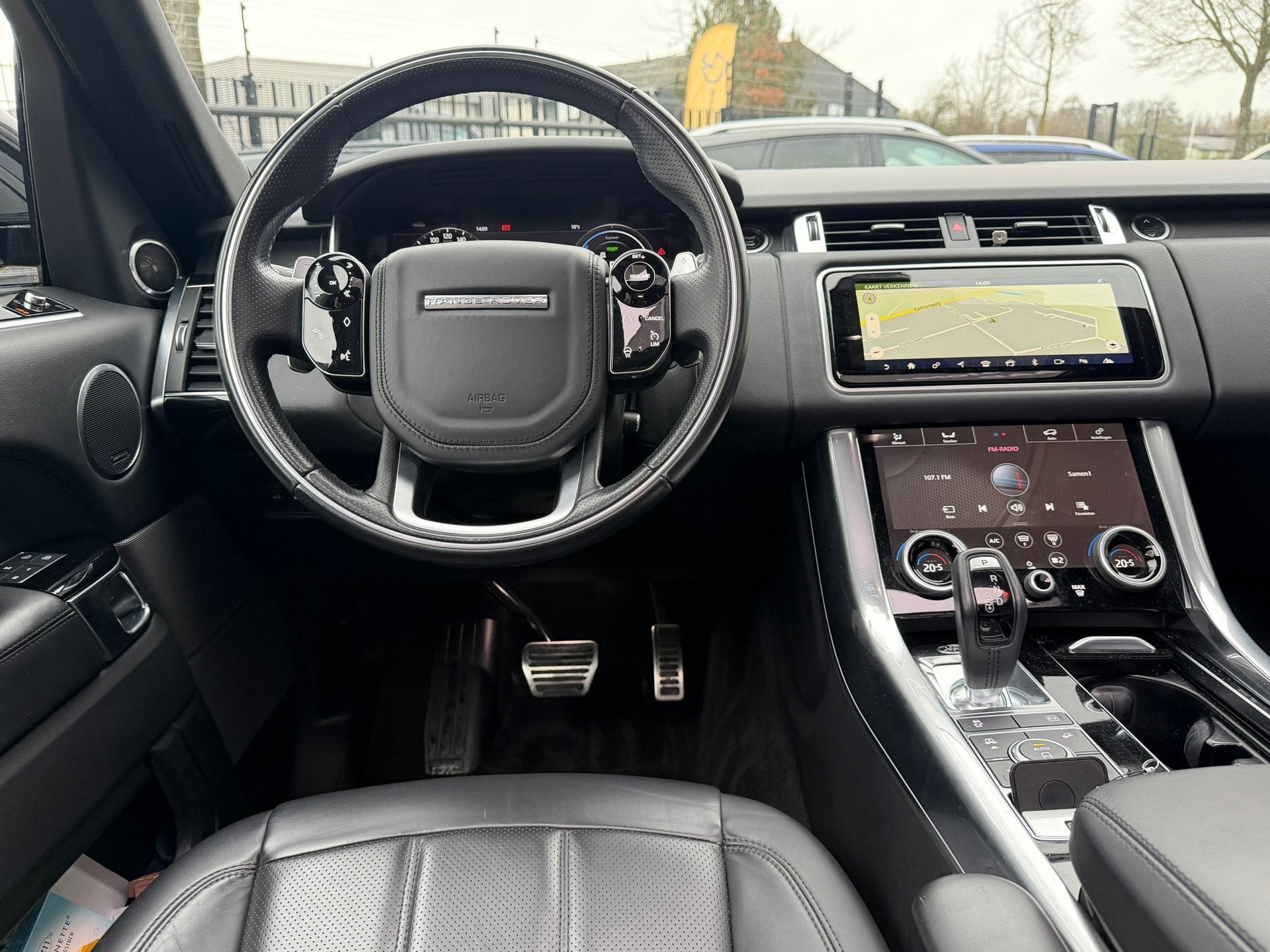Land Rover Range Rover Sport P400e HSE Dynamic Stealth 404PK, Auto's, Land Rover, Automaat, Gebruikt, 4 cilinders, 2500 kg
